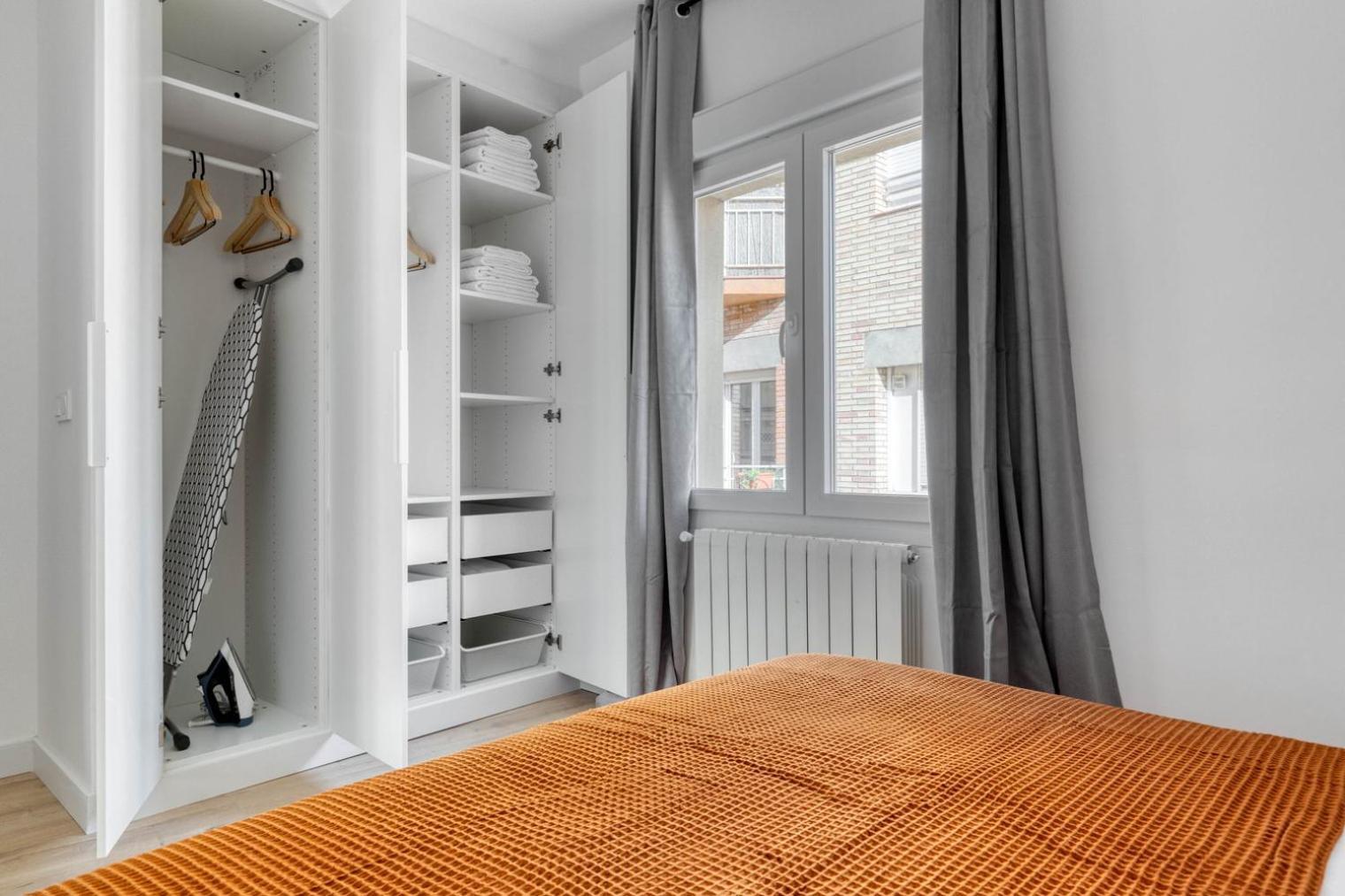 Blueground De Gracia Furniture Decor Bcn-72 Apartment Barcelona